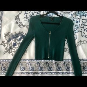 Long sleeve green zip crop top!